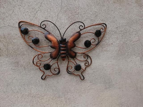 Motýl kov s kamínky malý
